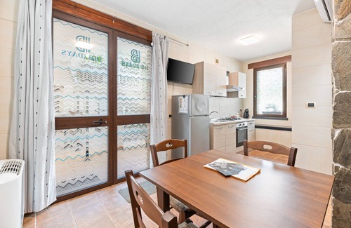 Cabras Apartment | Apartment '2' with Shared Garden, Wi-Fi and Air Conditioning