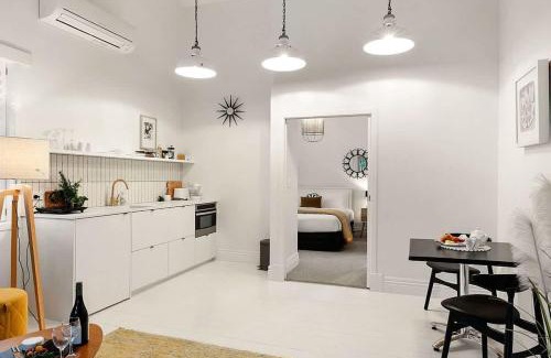 Rewa Apartment | Apartment 22 - stylish retreat in central location