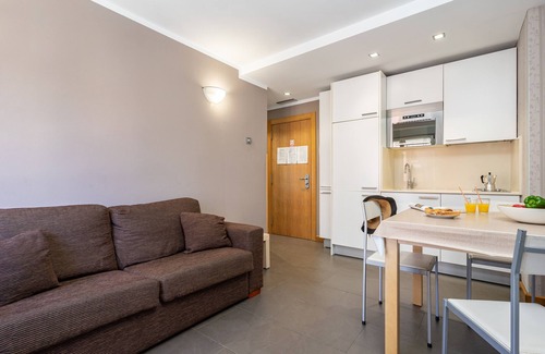 Cangas de Onis Apartment | Apartment '2ºc Apartamento 2 Adultos Y 1 Niño' with Balcony and Wi-Fi