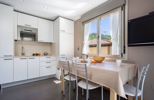 Cangas de Onis Apartment | Apartment '2ºd Apartamento 4 Adultos' with Balcony and Wi-Fi