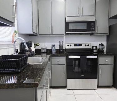 Weslaco Apartment | Apartment 3 bedrooms 40 minutes from South Padre