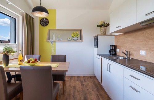 Hagnau Apartment | Apartment '302' with Shared Garden, Wi-Fi and Air Conditioning