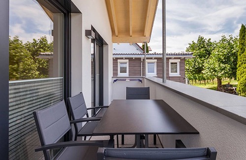 Hagnau Apartment | Apartment '302' with Shared Garden, Wi-Fi and Air Conditioning