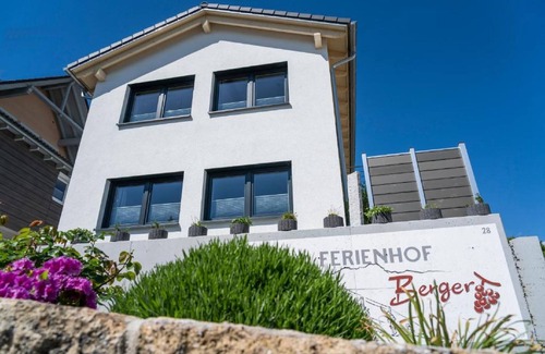 Hagnau Apartment | Apartment '302' with Shared Garden, Wi-Fi and Air Conditioning
