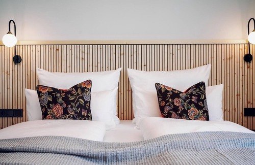 Mittelberg Apartment | ApARTment 4 - 4 bedrooms, 3 showers / toilets, south-facing terrace - WalserART