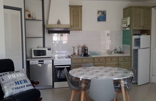 Pleherel-Plage-Vieux-Bourg Apartment | Apartment 4/6 people 50m2 Ground floor + closed courtyard of 30m2 100m from the beach