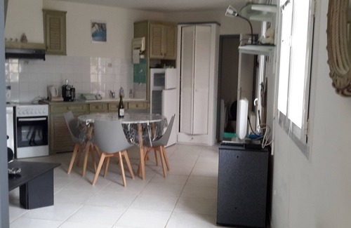 Pleherel-Plage-Vieux-Bourg Apartment | Apartment 4/6 people 50m2 Ground floor + closed courtyard of 30m2 100m from the beach