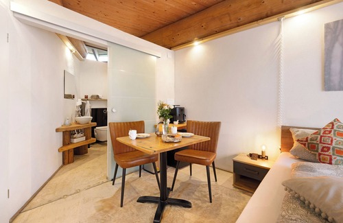 Rosenfeld Apartment | Apartment '-4-die Vier, Studio 25qm' with Private Terrace, Shared Garden and Wi-Fi