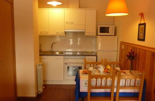 Ibero Apartment | Apartment (4 pax) with views of the river and pool. 10 minutes from Pamplona.