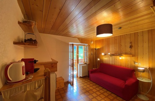 Sauze d'Oulx Apartment | Apartment 5 adults + 1 child 300 meters from the slopes