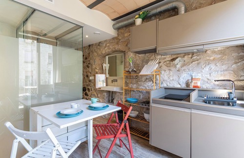 Old Town Apartment | Apartment '5 Limón' with Balcony, Wi-Fi and Air Conditioning