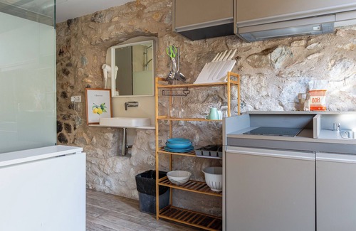 Old Town Apartment | Apartment '5 Limón' with Balcony, Wi-Fi and Air Conditioning