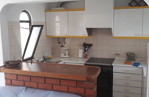 Montes de Alvor Apartment | Apartment 5 minutes from the beach, pool, AC, free parking, 400m from the airfield