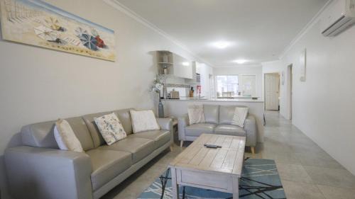 Old Bar House | Apartment 5 - The Meridian