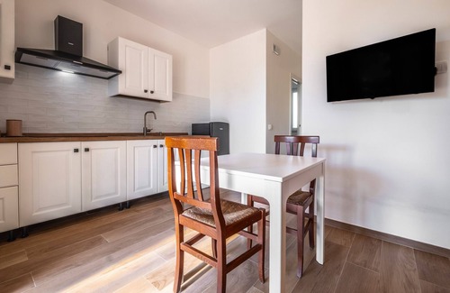 Borgo Carige Apartment | Apartment '5' with Shared Pool, Wi-Fi and Air Conditioning