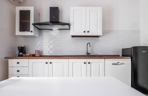 Borgo Carige Apartment | Apartment '5' with Shared Pool, Wi-Fi and Air Conditioning