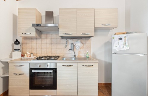 Cabras Apartment | Apartment '5' with Shared Garden, Wi-Fi and Air Conditioning