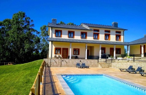 Serantes Apartment | Apartment 7:Porch overlooking the pool and garden