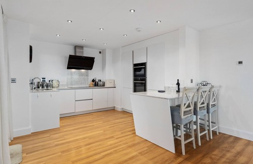 Tenby Apartment | Apartment 8 Waterstone House - Luxury Sea Views