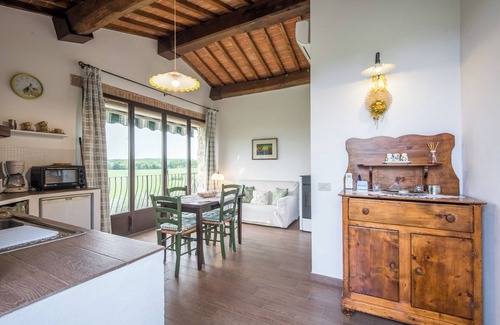 Colle di Val d'Elsa Apartment | Apartment 'Appartamento Belvedere' with Private Garden, Wi-Fi and Air Conditioning