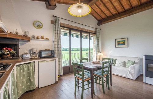 Colle di Val d'Elsa Apartment | Apartment 'Appartamento Belvedere' with Private Garden, Wi-Fi and Air Conditioning
