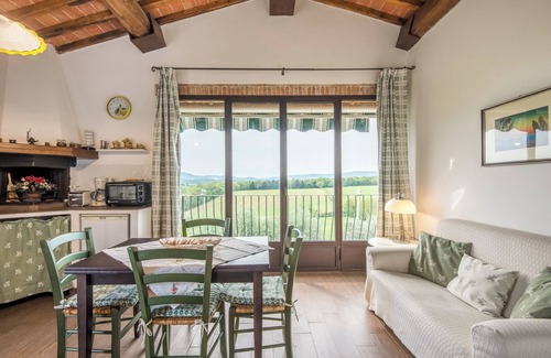 Colle di Val d'Elsa Apartment | Apartment 'Appartamento Belvedere' with Private Garden, Wi-Fi and Air Conditioning