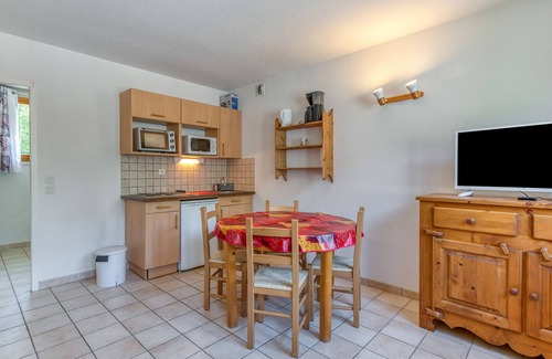 Le Bourg-d'Oisans Apartment | Apartment 'A4 Lapin' with Mountain View, Shared Garden and Wi-Fi