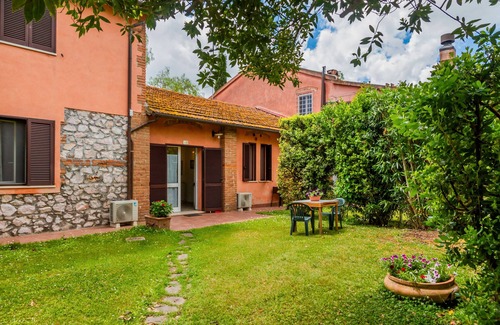 Grosseto Apartment | Apartment 'Aia' with Private Garden, Wi-Fi and Air Conditioning