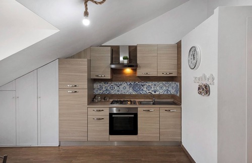 Piazza-Tralia-Pendolo Apartment | Apartment 'Alba' with Mountain View, Wi-Fi and Air Conditioning