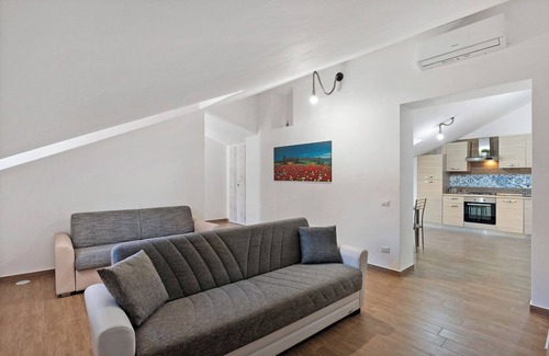Piazza-Tralia-Pendolo Apartment | Apartment 'Alba' with Mountain View, Wi-Fi and Air Conditioning