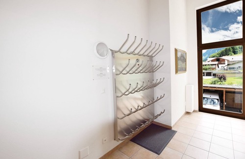 Klosters-Serneus Apartment | Apartment "Alpin 1" with Terrace & Wi-Fi