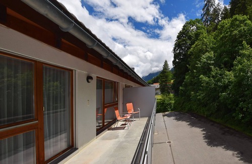 Klosters-Serneus Apartment | Apartment "Alpin 1" with Terrace & Wi-Fi