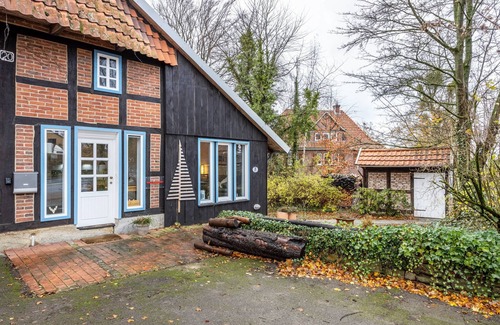Nienstadt Apartment | Apartment 'Alter Laden' with Private Terrace, Shared Garden and Wi-Fi