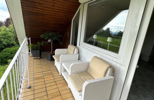 Region Hannover District Apartment | Apartment 'Am Deisterblick' with Mountain View, Balcony and Wi-Fi