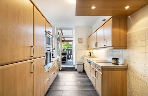 Friedrichstadt Apartment | Apartment "Am Historischen Markt" with Private Terrace & Wi-Fi