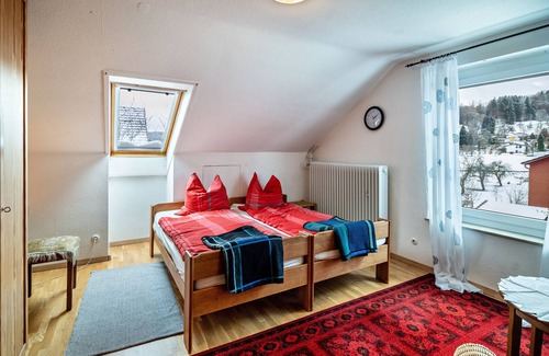 Wilhelmsdorf Apartment | Apartment "Am Storchennest" with Balcony & Wi-Fi