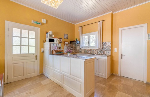 Agios Spyridon Corfu Apartment | Apartment 'Amalia Ena' with Mountain View, Wi-Fi and Air Conditioning