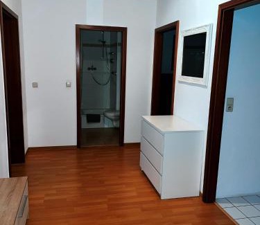 Zentrum-Sued Apartment | Apartment an der Uni mit Tiefgarage und Loggia