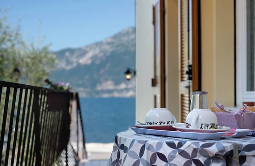 Brenzone sul Garda Apartment | Apartment 'Appartamento Marilu' with Lake View, Wi-Fi and Air Conditioning