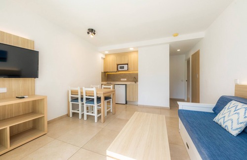 Cala Ferrera Apartment | Apartment 'Apartamento Aquamarina 1' with Shared Pool, Wi-Fi and Air Conditioning