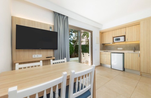 Cala Ferrera Apartment | Apartment 'Apartamento Aquamarina 4' with Shared Pool, Wi-Fi and Air Conditioning