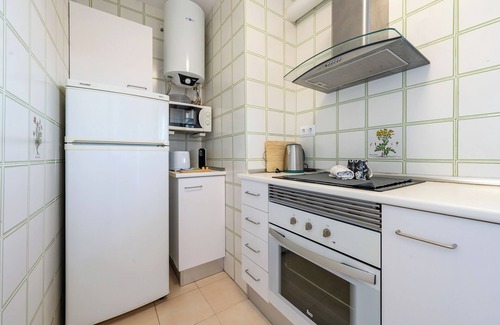 Salou City Centre Apartment | Apartment 'Apartamento Ct' with Shared Pool, Wi-Fi and Air Conditioning