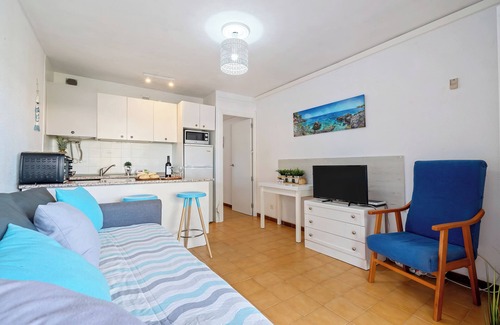Vilafortuny Apartment | Apartment 'Apartamento Carmen' with Sea View, Wi-Fi and Air Conditioning