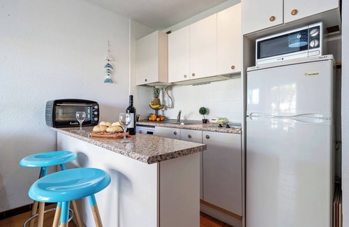 Vilafortuny Apartment | Apartment 'Apartamento Carmen' with Sea View, Wi-Fi and Air Conditioning