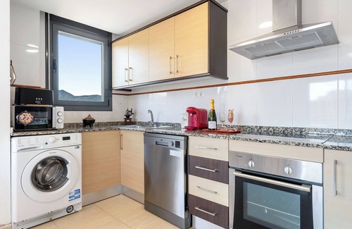 Sant Carles de la Rapita Apartment | Apartment 'Apartamento La Ràpita' with Sea View, Wi-Fi and Air Conditioning