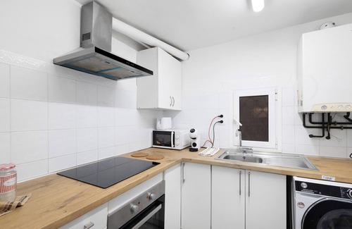 Montgat Apartment | Apartment 'Apartamento Luna' with Wi-Fi and Air Conditioning
