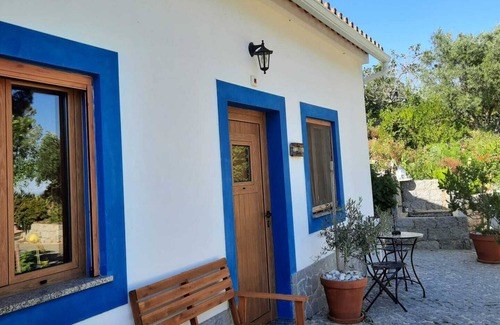 Barracao Apartment | Apartment "Apartamento - Casa Limoeiro" with Mountain View, Shared Pool & Wi-Fi