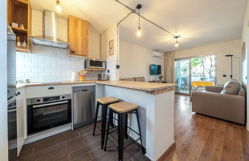 Salou City Centre Apartment | Apartment 'Apartamentos Salou - 112' with Shared Pool, Wi-Fi and Air Conditioning