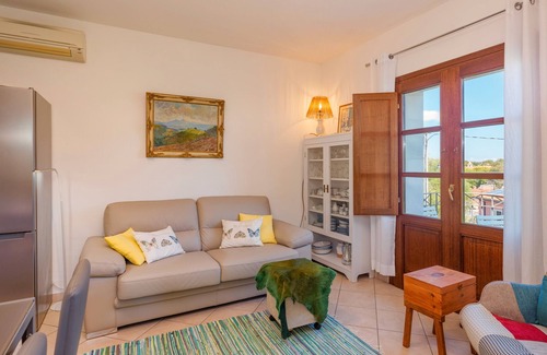 San Pantaleo Apartment | Apartment 'Appartamento Mountain View' with Mountain View, Wi-Fi and Air Conditioning