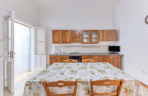 Lido Marini Apartment | Apartment 'Appartamento Lido Marini' with Sea View, Private Terrace and Air Conditioning